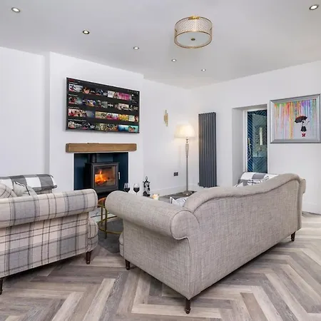 Countryside With Hot Tub, Nr Village Pubs, Walks & Cycle Routes *