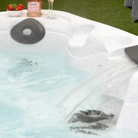 Countryside With Hot Tub, Nr Village Pubs, Walks & Cycle Routes Apartman *